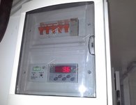 В камере установлен необходимый температурный режим для хранения молочной продукции