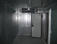 Монтаж холодильной двери Ирбис с открыванием створок внутрь камеры