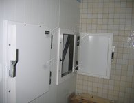 Небольшие двери холодильных камер